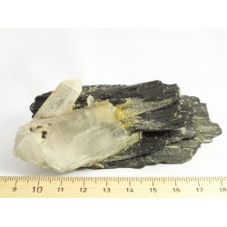 Ferberit mit Bergkristall